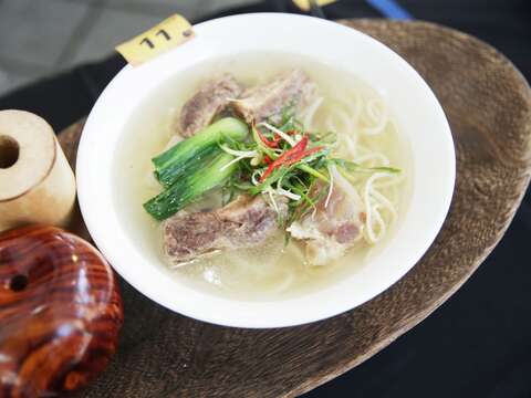 鮮食組-樂齡創意金獎-阿牛牛肉麵(圖片來源：臺北市商業處)