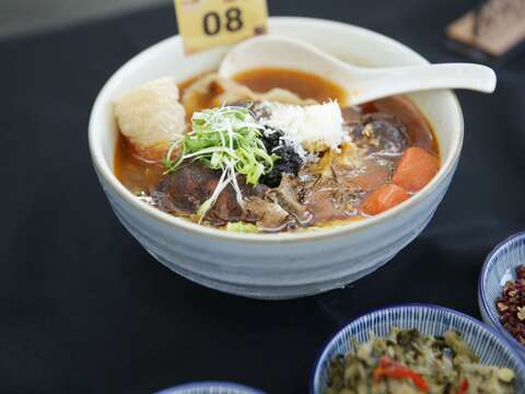 鮮食組-樂齡創意金獎-竣師父牛肉麵(圖片來源：臺北市商業處)
