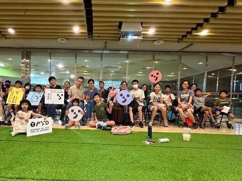 臺北市政府青年局活動大合照(一)(圖片來源：臺北市政府青年局)
