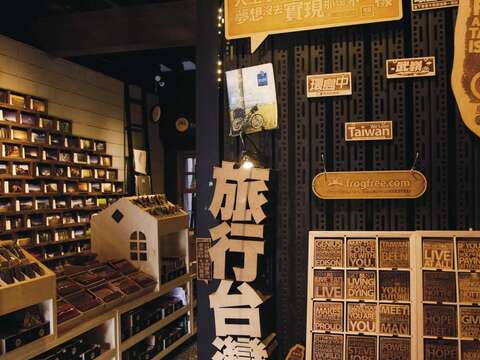 「蛙灶咖」不僅是文創咖啡館，更是分享故事、訴說夢想的地方。（李增國攝）