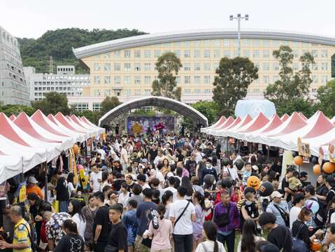 天母搞什麼鬼16萬聖節活動吸引民眾扮裝遊逛(圖片來源：臺北市商業處)