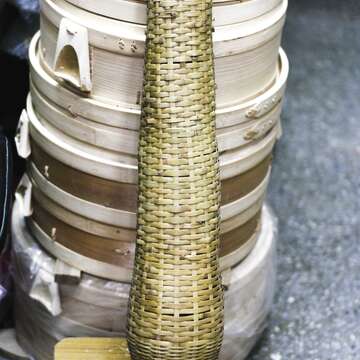 連捕捉鱔魚的器具也能在林豐益商行內找到。（穆易攝）