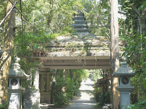 參道上的龍嗥亭，充滿著古樸而靜謐的氣氛。(圖片來源：臺北市政府工務局大地工程處)