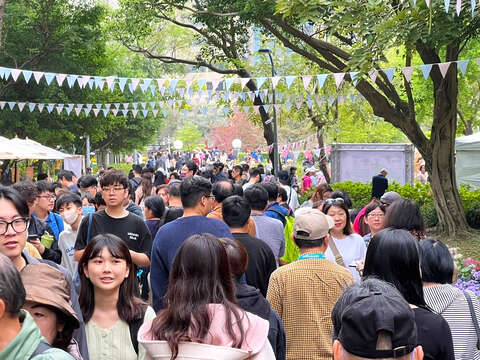 台北花伴野餐-市集人潮