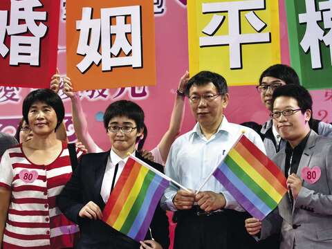 為促進同性伴侶權益，今年北高市府共同合作，可在各區戶政事務所辦理同性伴侶註記等服務。（許宜容攝）