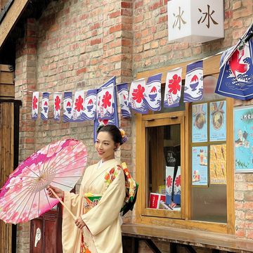 June Ho在榕錦時光生活園區體驗滿滿復古氛圍(圖片來源：臺北市政府觀光傳播局)
