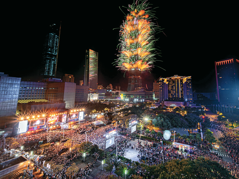 台北101煙火秀為台北的跨年夜增添絢爛奪目的光彩,使整座城市格外熱鬧璀璨。(圖/台北101)