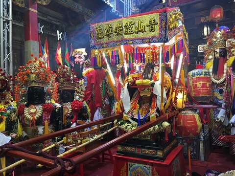 尊王轎前換花(圖片來源：臺北市政府觀光傳播局)