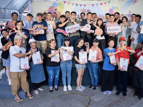 長官、貴賓與113年輔導店家大合照(圖片來源：臺北市商業處)