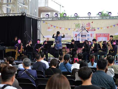 由松山工農打擊樂團帶來的「收冬曲」演出，為本次盛會畫下豐富又圓滿的句點(圖片來源：臺北市政府客家事務委員會)