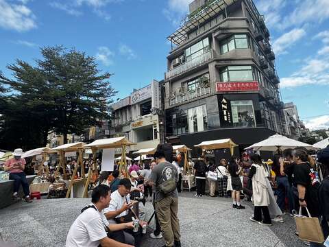 2025心中山南段開幕-花漾時光嘉年華主題市集現場人潮活動照片