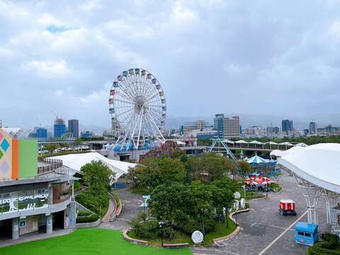 11月29日當天，兒童新樂園入園免門票(遊樂設施另行收費)，共同慶祝金牌入袋(圖片來源：臺北大眾捷運股份有限公司)