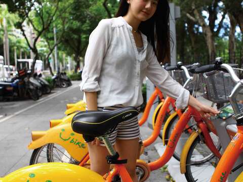 北市實施YouBike租借前30分鐘收費5元，市民更容易借到車。（攝影／Wallace Chang）