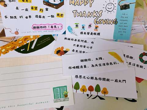 北市圖大直分館歲末感謝祭活動-語錄和小卡使用範例圖(圖片來源：臺北市立圖書館)