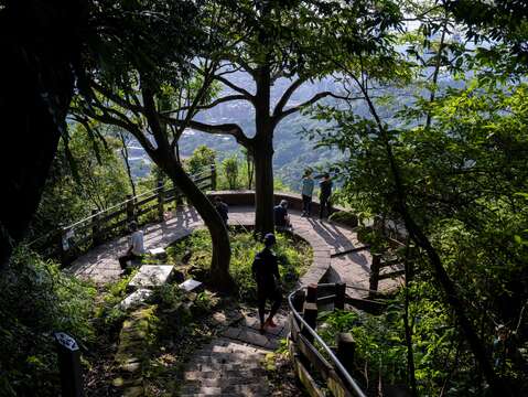 臺北大縱走第六段-拇指山步道(馬蹄型觀景台)(圖片來源：臺北市政府工務局大地工程處)