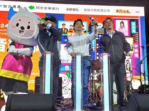 臺北市市長蔣萬安親自蒞臨，為爵士拱橋光廊點燈，感受表演魅力(圖片來源：臺北大眾捷運股份有限公司)