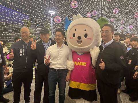 與臺北捷運「捷米」合照(圖片來源：臺北大眾捷運股份有限公司)