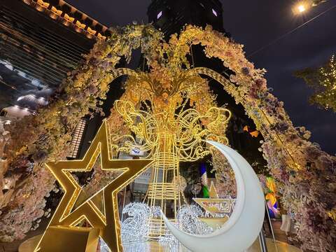 流光溢彩噴泉—台北101(圖片來源：臺北市商業處)