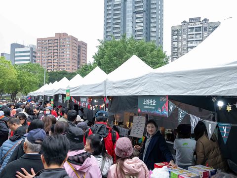 「國際耶誕文化嘉年華」設有逾百攤耶誕市集(圖片來源：臺北市政府觀光傳播局)