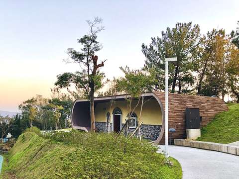 碧山露營場望遠鏡造型管理室(圖片來源：臺北市政府工務局大地工程處)