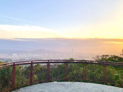 碧山露營場空中廊道黃昏觀景(圖片來源：臺北市政府工務局大地工程處)