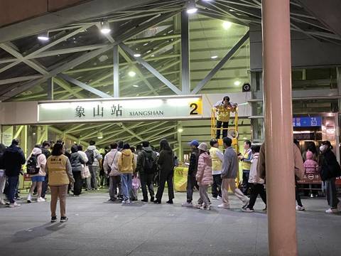 跨年多元舞台捷運疏導人流進站(圖片來源：觀傳局提供)