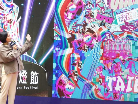 主燈「福蛇豆豆」特別邀請擅長圖騰設計的塗鴉藝術家祁孟含參與。(圖片來源:臺北市政府觀光傳播局)