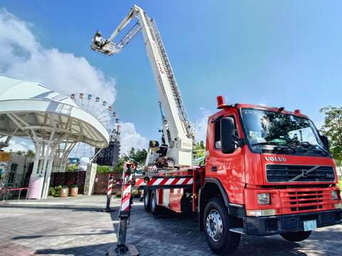 119防災宣導活動，將防火宣導車、地震體驗車及雲梯車開進現場，讓小朋友體驗及搭乘(圖片來源：臺北大眾捷運股份有限公司)