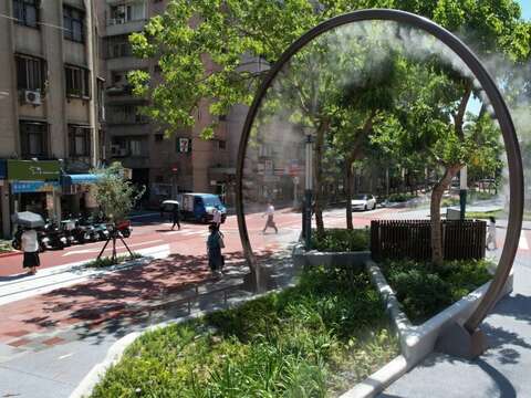 瑠公綠廊水霧圓環(圖片來源：臺北市政府工務局新建工程處)