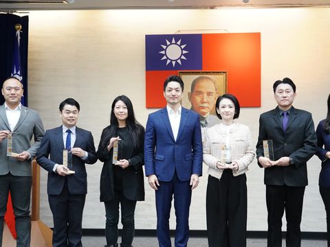 個人組-管理督導組與蔣萬安市長合影(圖片來源：臺北市政府觀光傳播局)