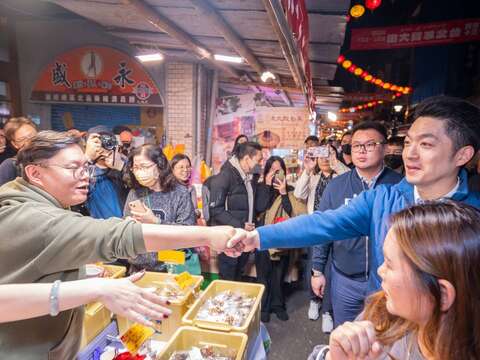 蔣萬安市長向迪化街商家拜年(圖片來源：臺北市商業處)