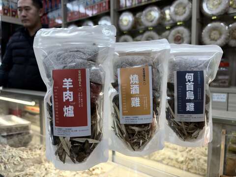 第一次到年貨大街不知道怎麼挑選食材，則可以到迪化街商圈超過30年的老字號店家推薦(圖片來源：臺北市商業處)