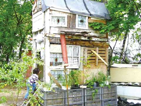 非營利組織「綠色游牧」(Nomadic Green)將荒地變成都市農場。(圖/Eigenes Werk提供)