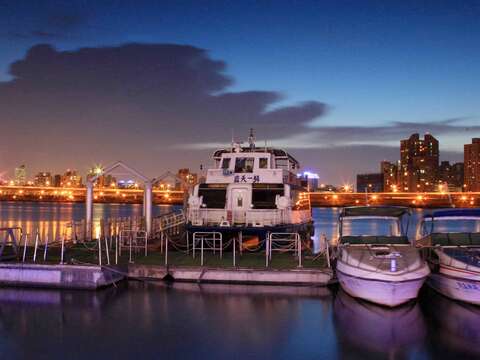 大稲埕埠頭の魅力的な夜景