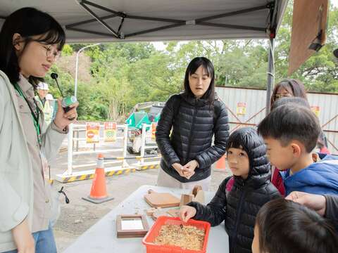 環教闖關活動疏伐木碎木再利用(圖片來源：臺北市政府工務局大地工程處)