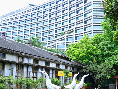 來大巨蛋聽演唱會可順遊松山文創園區，前身為松山菸廠，古蹟建築優美，展覽多元。(圖片來源：臺北市政府觀光傳播局)