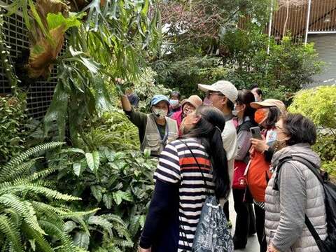 園區提供免費導覽服務(圖片來源：臺北市政府工務局公園路燈工程管理處)