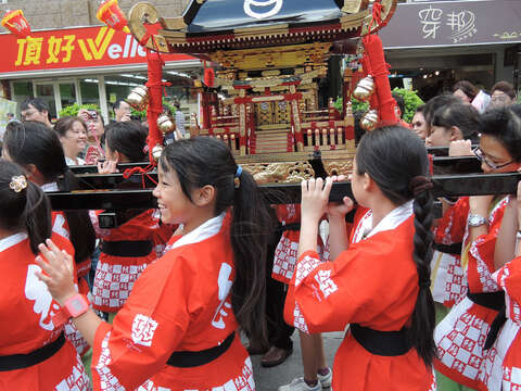 可愛的兒童神轎年年都是活動的一大亮點。（圖／台北市溫泉發展協會提供）