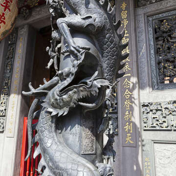艋舺龍山寺建築工藝精湛，令人嘆為觀止。（楊智仁攝）