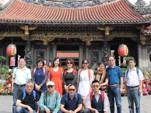 上海媒體踩線團造訪艋舺商圈及龍山寺體驗台北舊文化歷史的氛圍