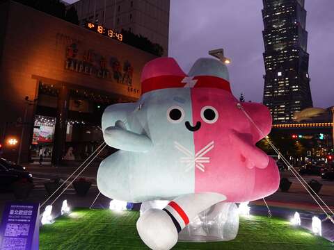 월드 마스터스 게임! 시민광장에 등장한 4미터짜리 대회 마스코트