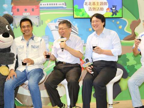北北基館熊讚與偶像陳金鋒趣味互動
