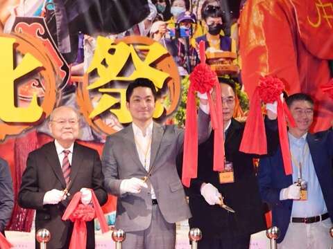 臺北市長蔣萬安前往大龍峒保安宮參加「2025保生文化祭開鑼式」(圖片來源：臺北市政府秘書處媒體事務組)