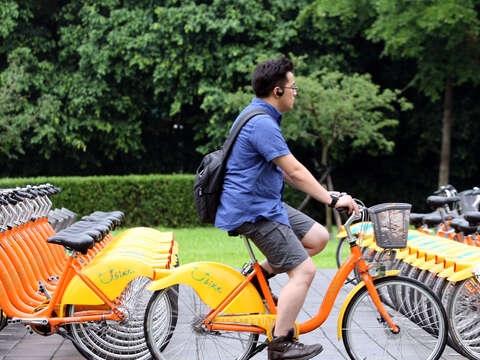 藉由體驗及聽取其他城市的經驗,洪凡予發現YouBike的過人之處。(圖/中央社提供)