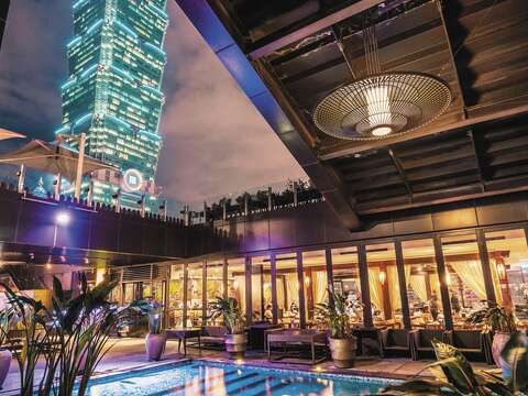 在Hexagon的半戶外天台,可同時享受動感與靜謐的氛圍。
