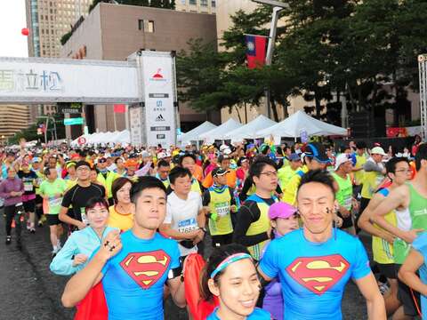 今年臺北馬拉松規畫繞行台北4座城門,整體賽事將更具歷史感。(圖/台北市政府體育局提供)