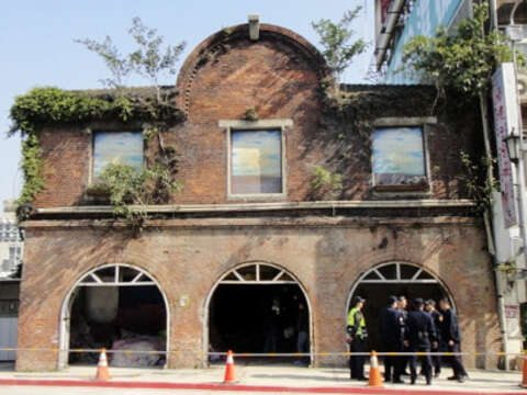 三井倉庫重組東移計畫,將以文資安全為考量,並在兼顧公共安全的情況下進行。(圖/台北市政府文化局提供)