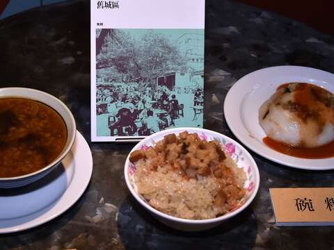 《味道臺北舊城區》由焦桐嚴選167間美食店家，邀旅人一同大啖臺北美食