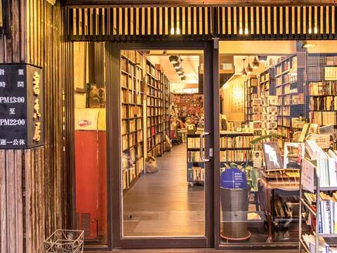舊香居不僅是舊書匯聚之所,更是人文藝術交流的平台。(施純泰攝)