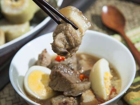 跟著東南亞新移民學一手南洋特色年菜,今年做一桌不一樣的年夜飯。(李庭歡攝)